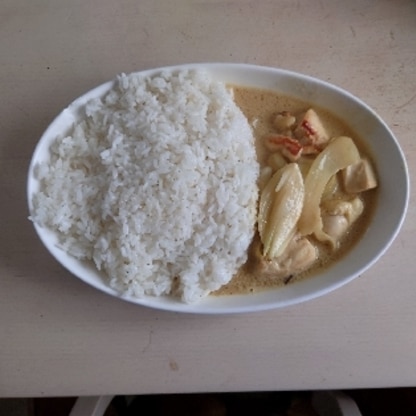 今日はインドネシア風カレーを作りました。同じカレー料理と言う事で作ったよレポートを送らせて頂きました。